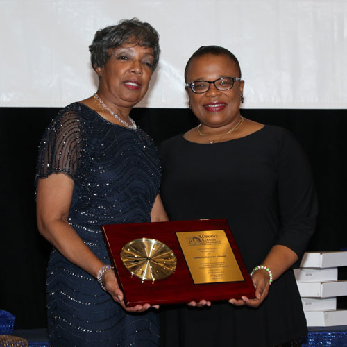 Zelia Wiley receives Administrator Role Model Award