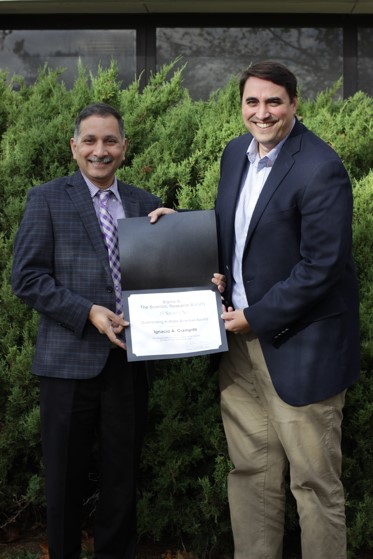 Dr. Ciampitti receives award from Dr. Prasad