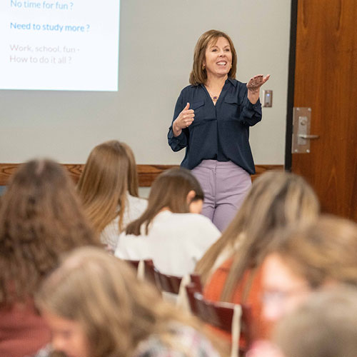 First Lady Linton presents at the Women in Business Summit in 2022