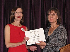 Jane Schillie presents the award to Laurie Johnson.