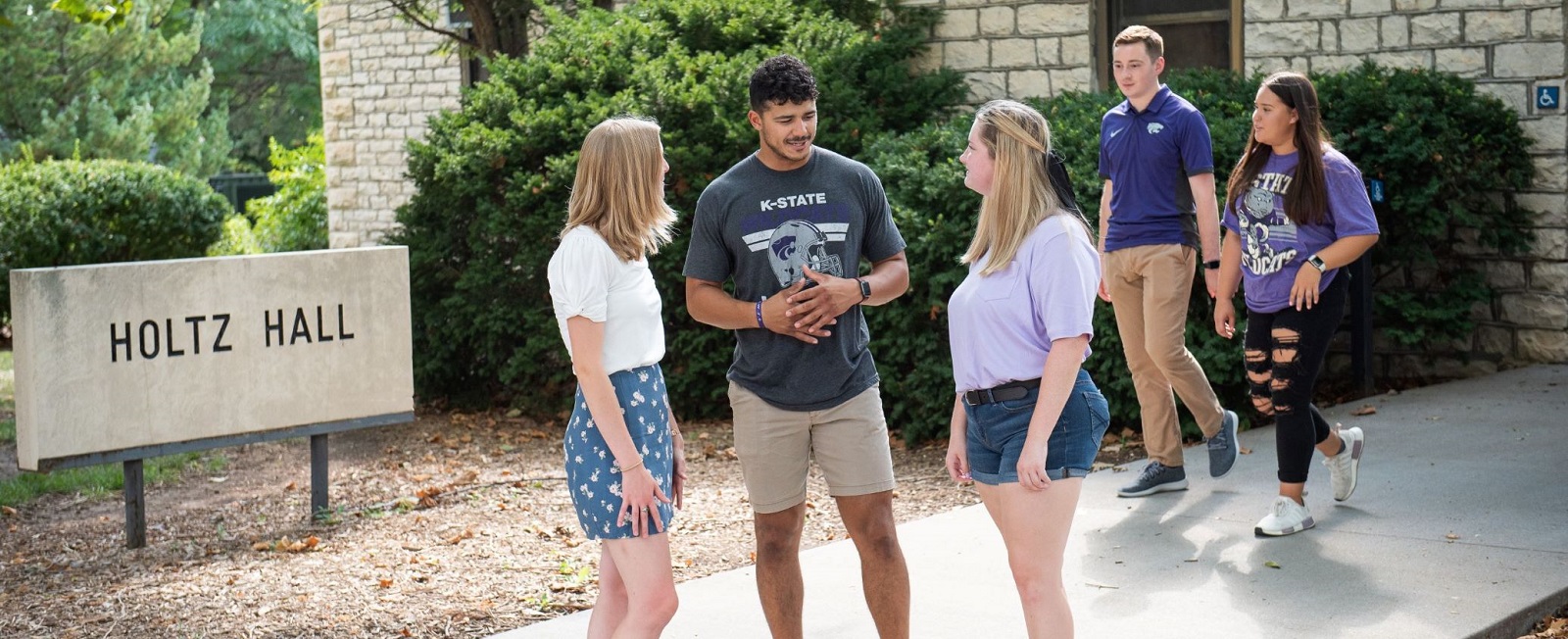 Students in front of Holtz Hall