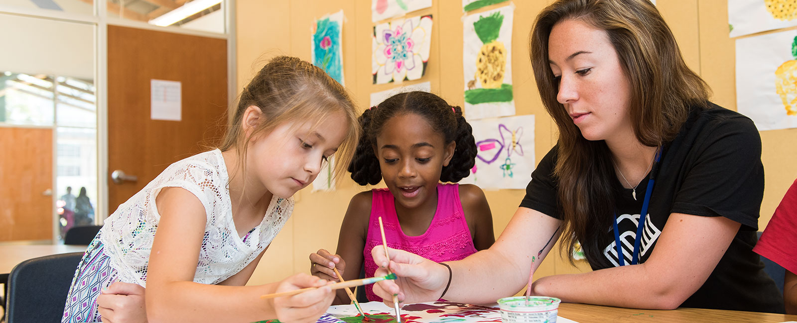 K-State student working with elementary students