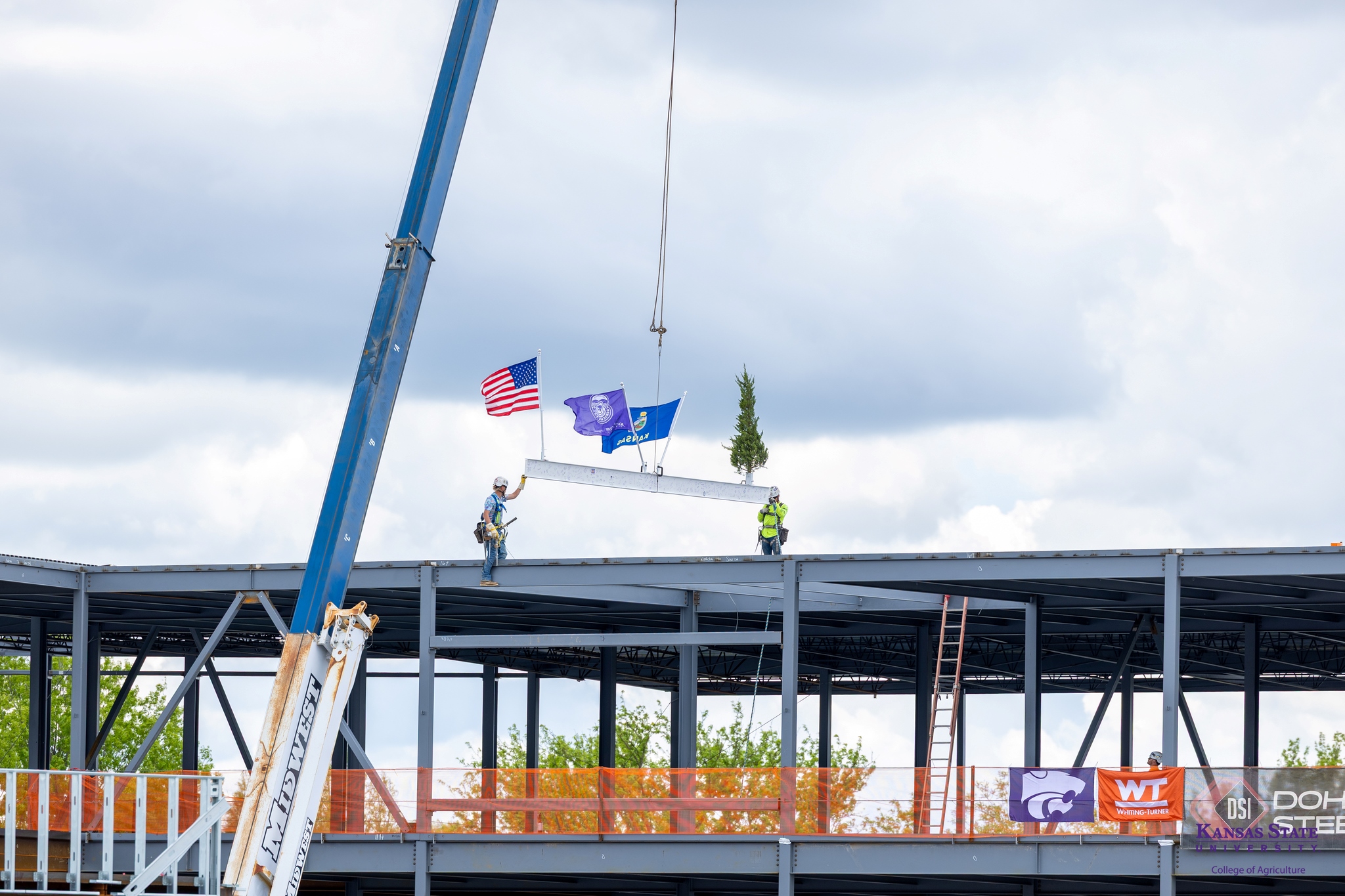 topping out beam placing