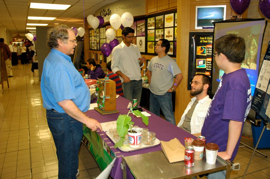 Even Mike stopped by to check out the manducas ... 