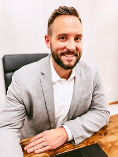 Dr. Adam Duerfeldt Dr. Adam Duerfeldt