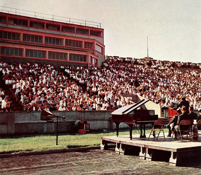 Convocation image from 1962 in Old Stadium