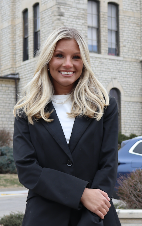 VP Public Relations, Kambry Raders headshot in front of Anderson Lawn