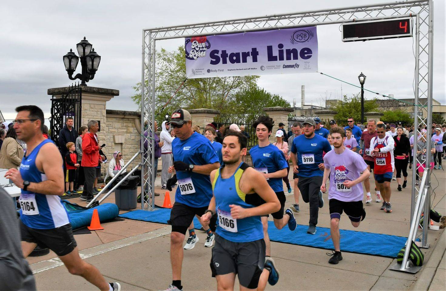 runners at the starting line