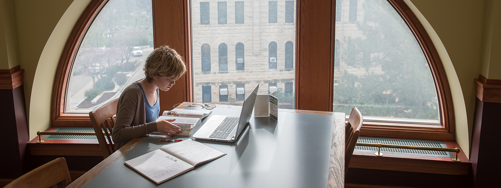 Student in Hale Library