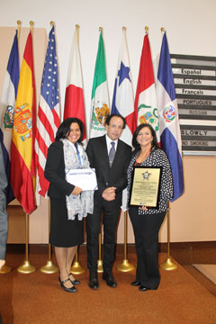 Socorro Herrera receiving her award in Cuba.