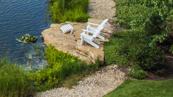 Chairs along a pond with a fountain