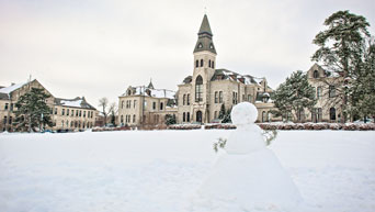 Snow on Anderson Hall lawn