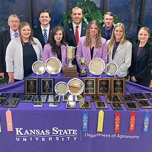 2022 K-State Crops Judging team and coaches