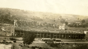 Memorial Stadium from the east on a football game day in 1924.