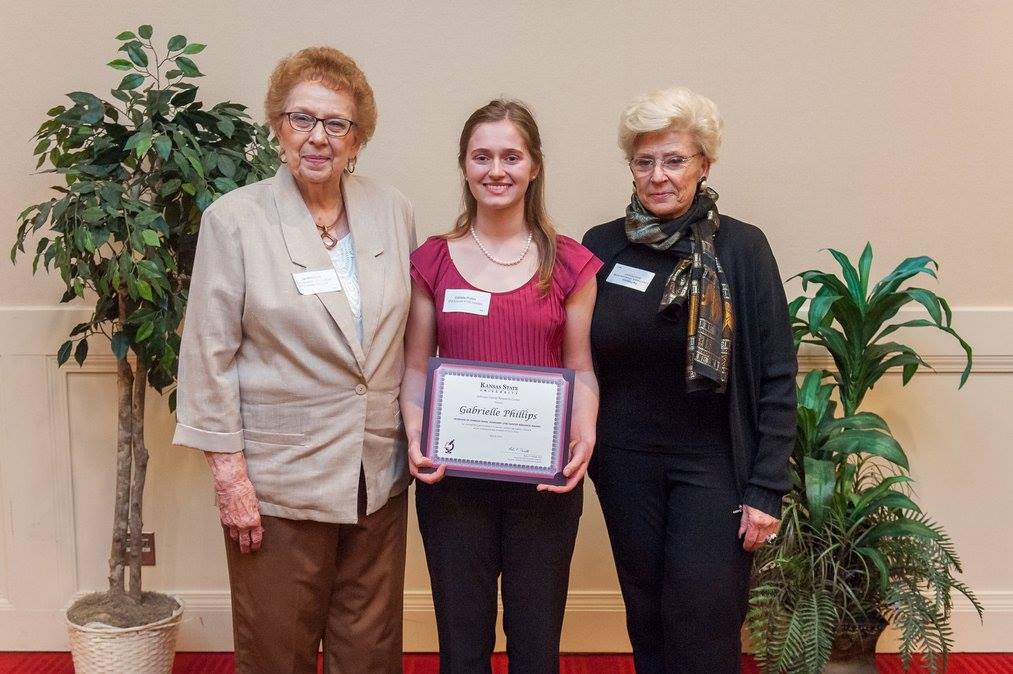 Gabrielle Phillips receiving the Veterans of Foreign Wars Award from Jan Woodyard & Pat Patterson