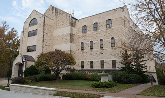 Photograph of Chemistry/Biochemistry Building