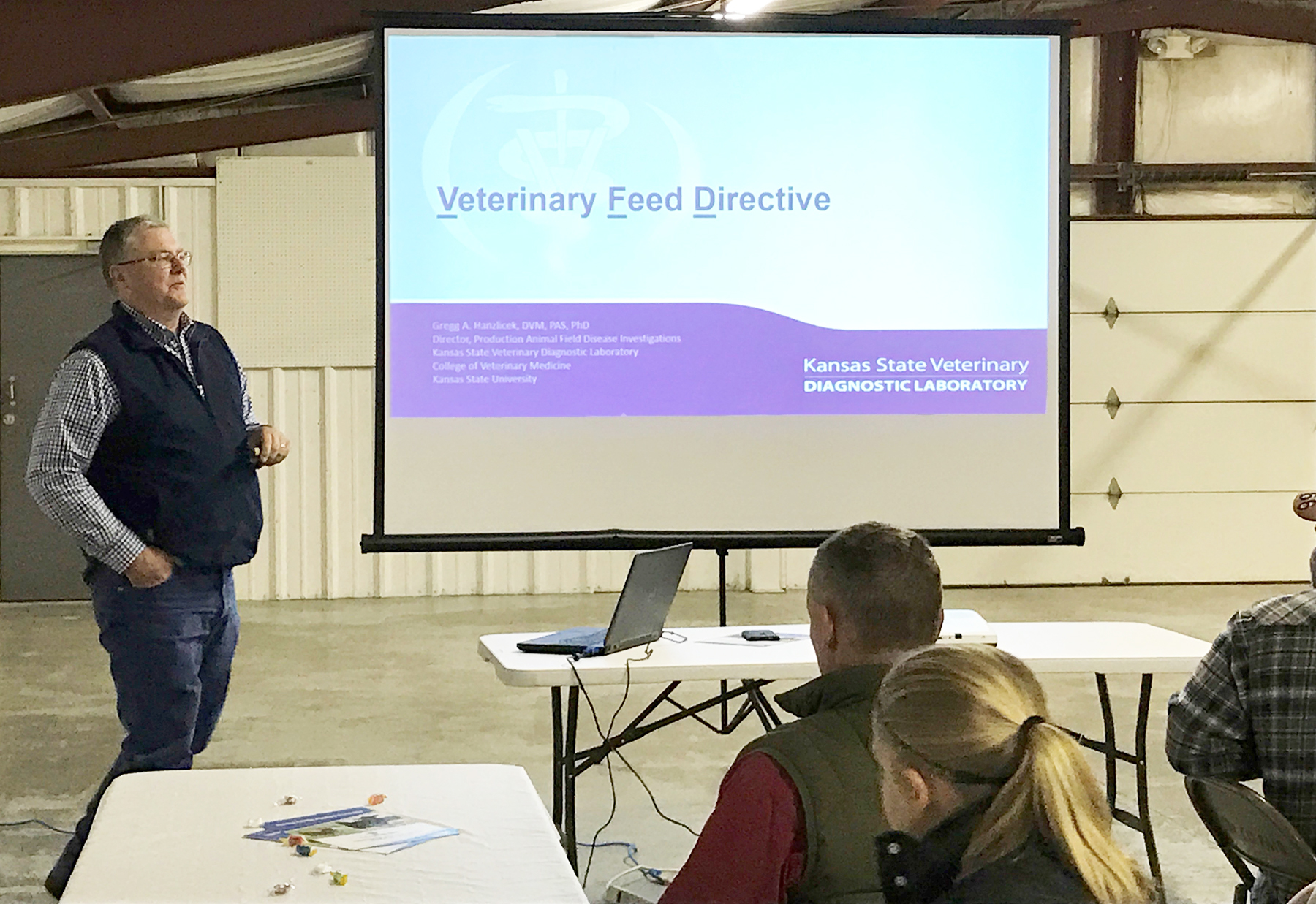 Kansas State University veterinary faculty reach out to cattle