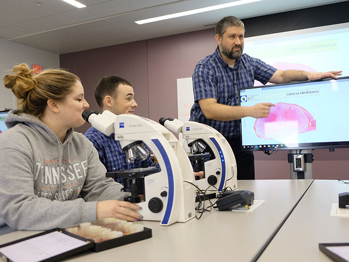 Dr. Matt Basel instructs students on use of resources in microanatomy lab