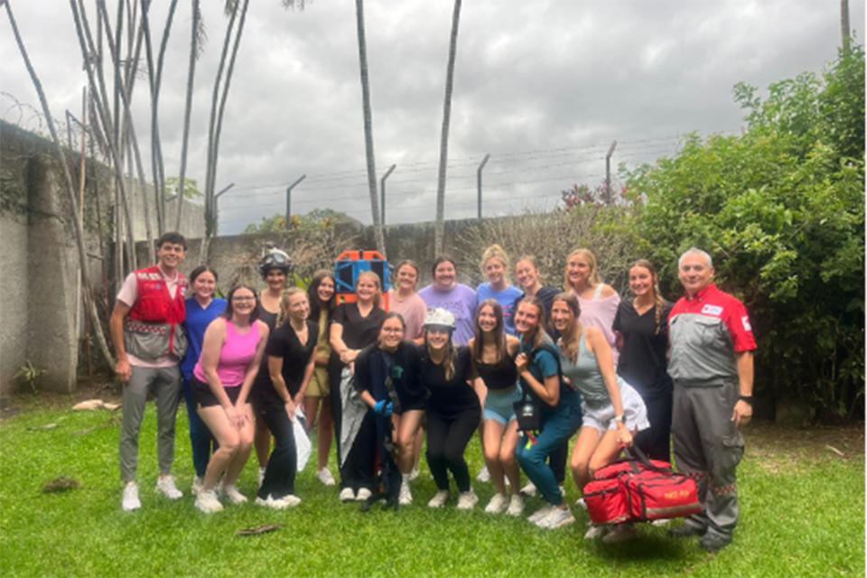 Students pose for a photo with the Costa Rican Red Cross.