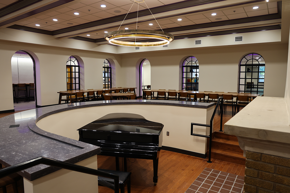 A piano is shown behind a marble curve with larger tables on the outside.