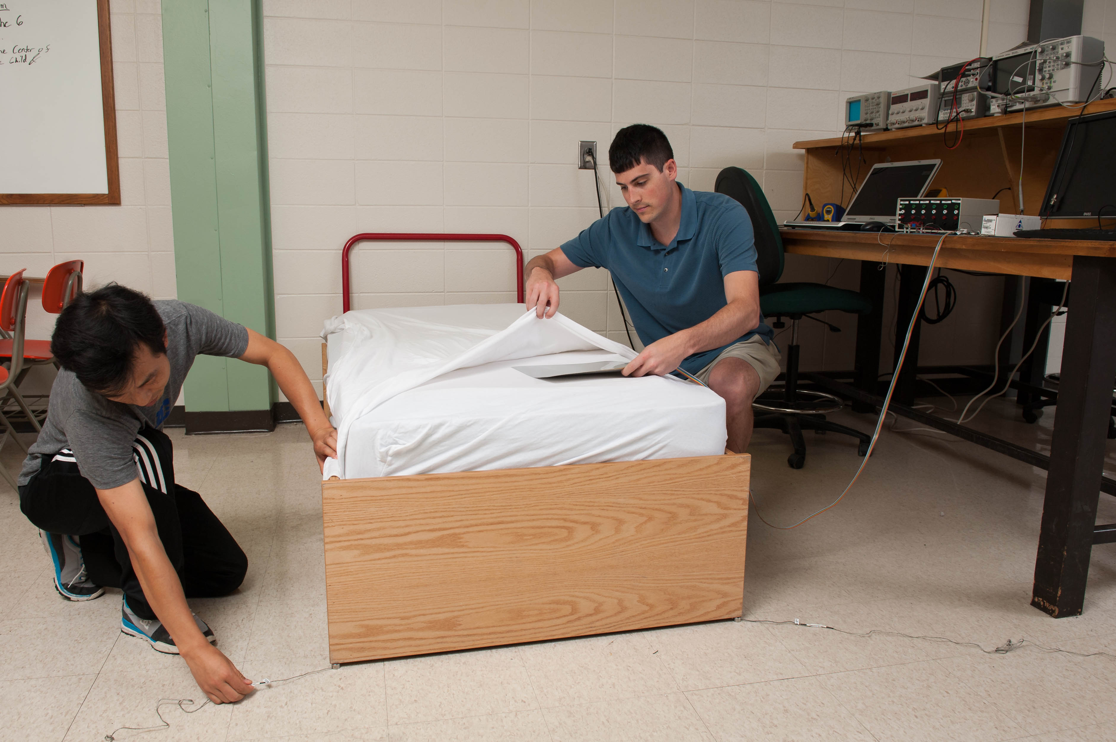 Engineering students have created mattress and bed sensors that track breathing rates, heart rates and movement of children while they are sleeping and potentially can alert paraeducators of seizures.