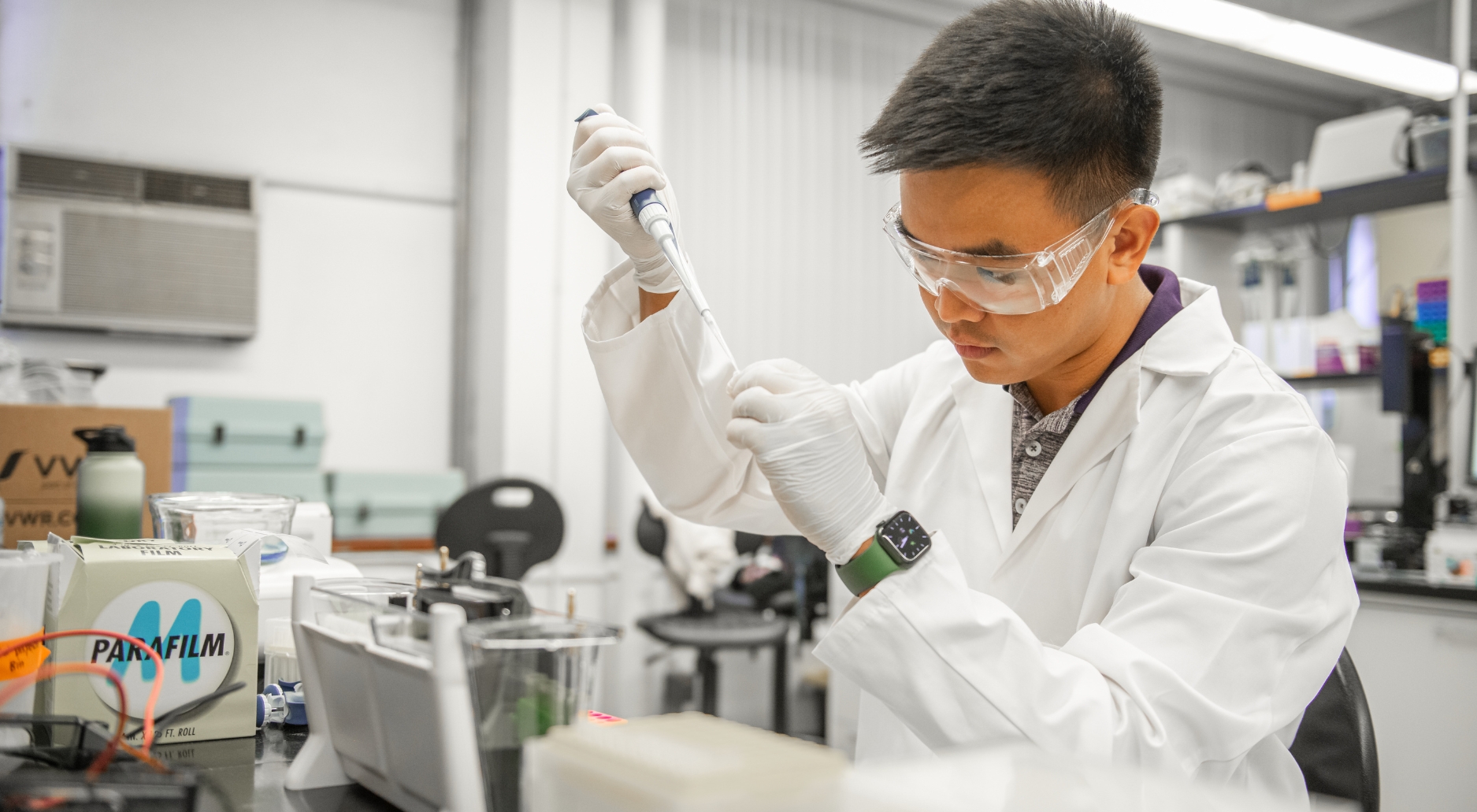 Roselle Barretto performing lab research with a pipette