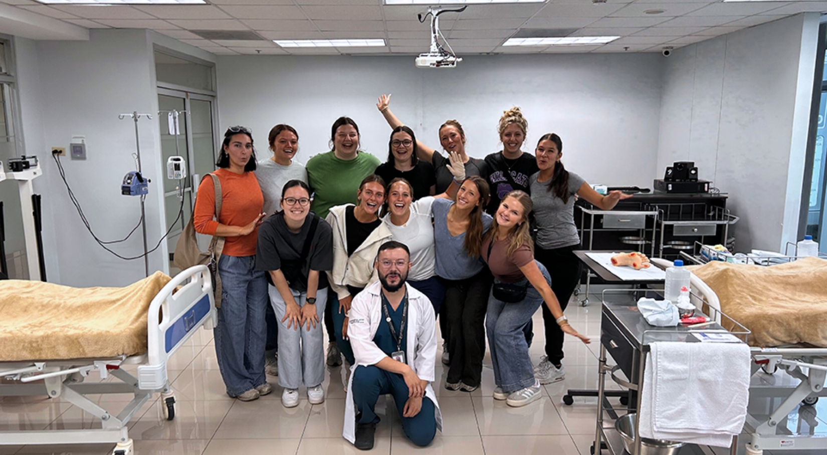 Group of students taking group photo in Costa Rica