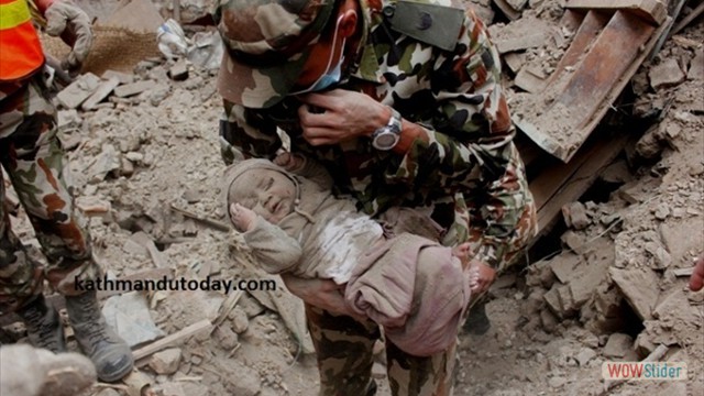 Nepal Army Rescues a 4 month old Infant from Rubbles