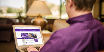 Student viewing online K-State resources