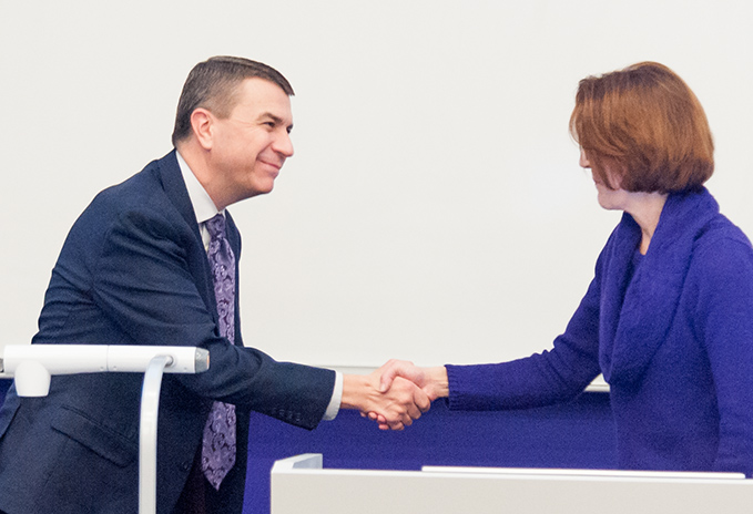 Dr. Washburn and Secretary Schillie shake hands