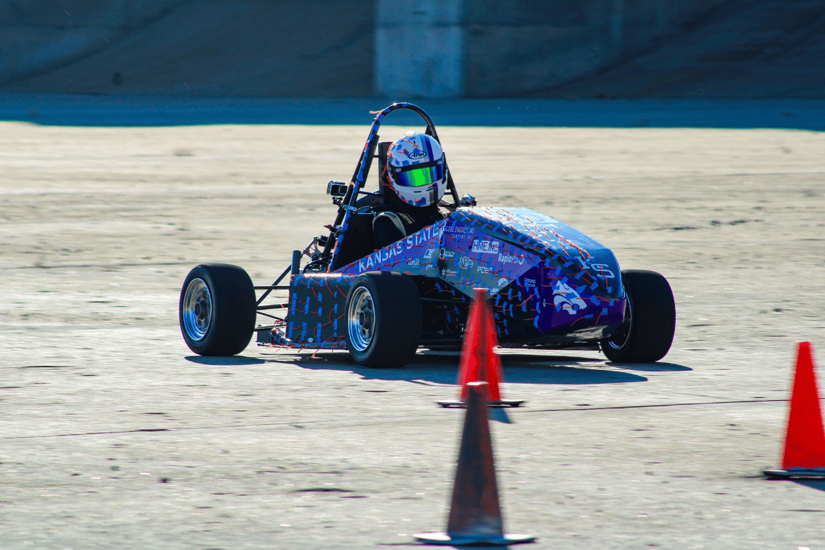 Sphinx racing through a turn with the strings for aero testing Sphinx racing through a turn with the strings for aero testing