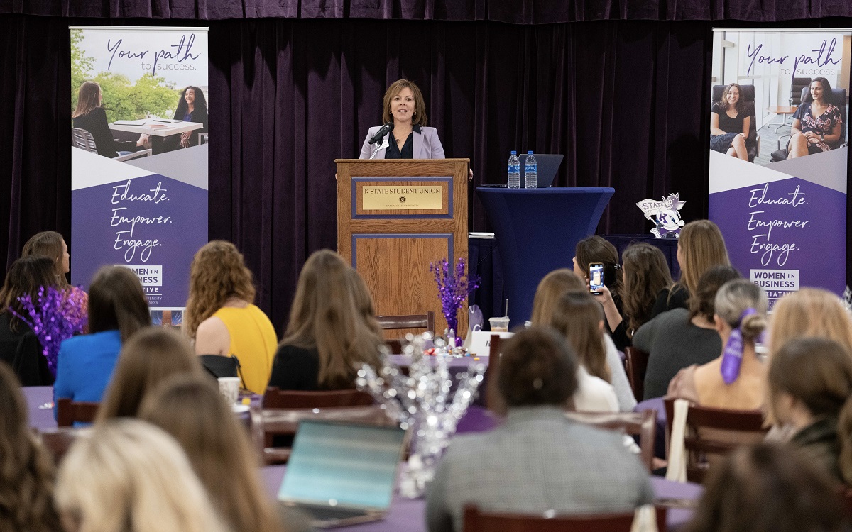 Sally Linton, First Lady, presenting to Women in Business