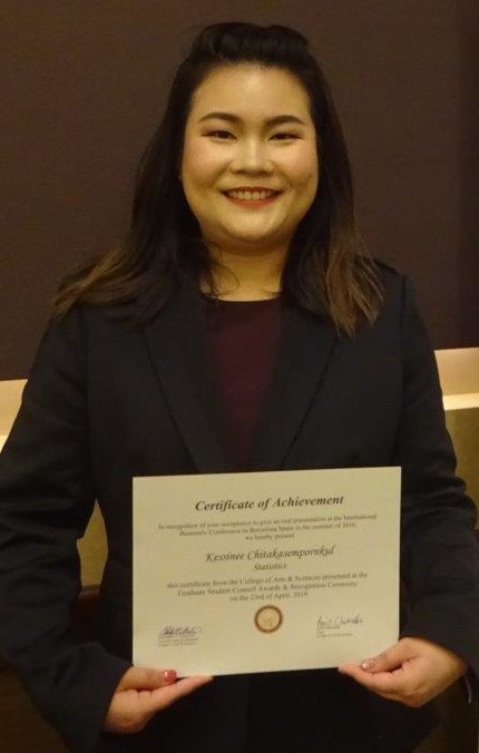 Kessinee with her recognition certificate