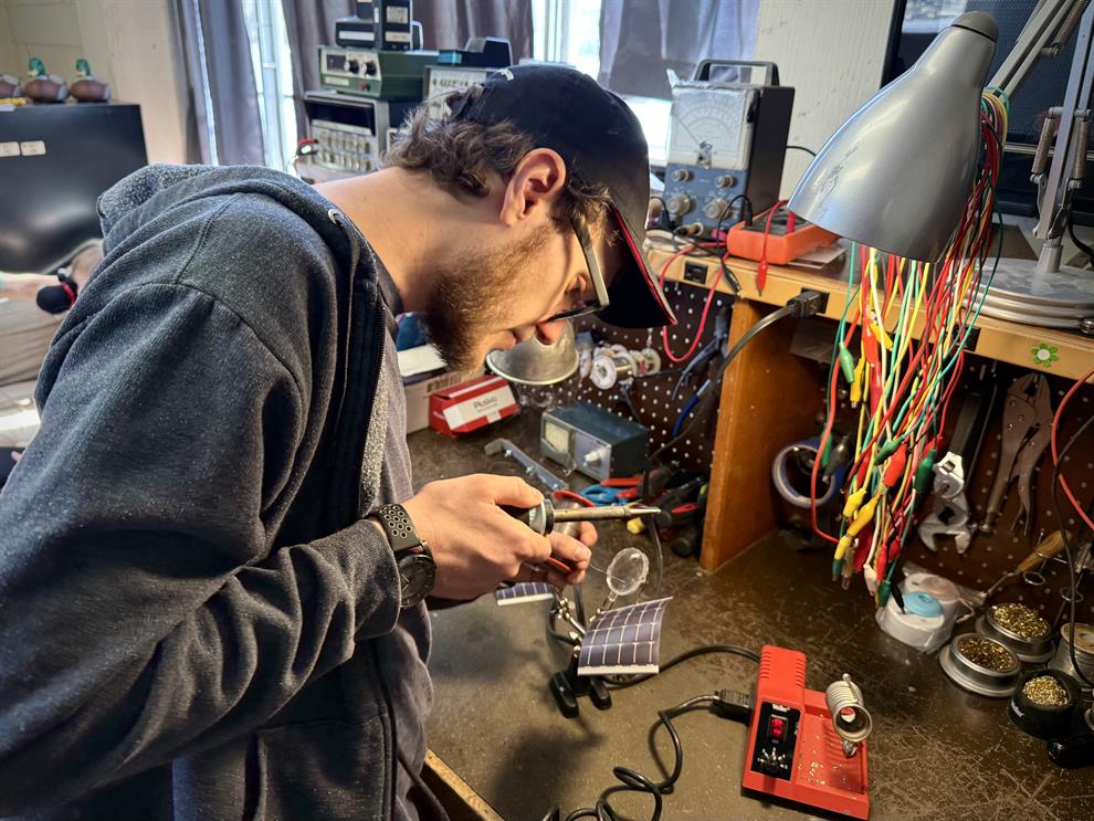 W0QQQ members at a tabling event