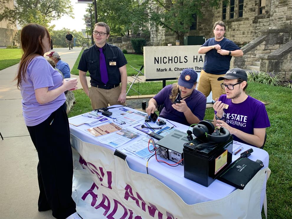 W0QQQ members at a tabling event